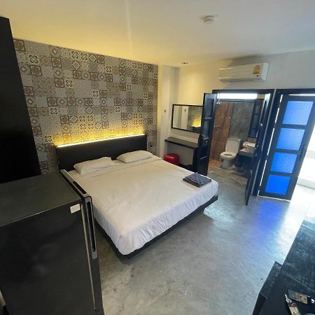 Islanda Hotel Patong Extérieur photo