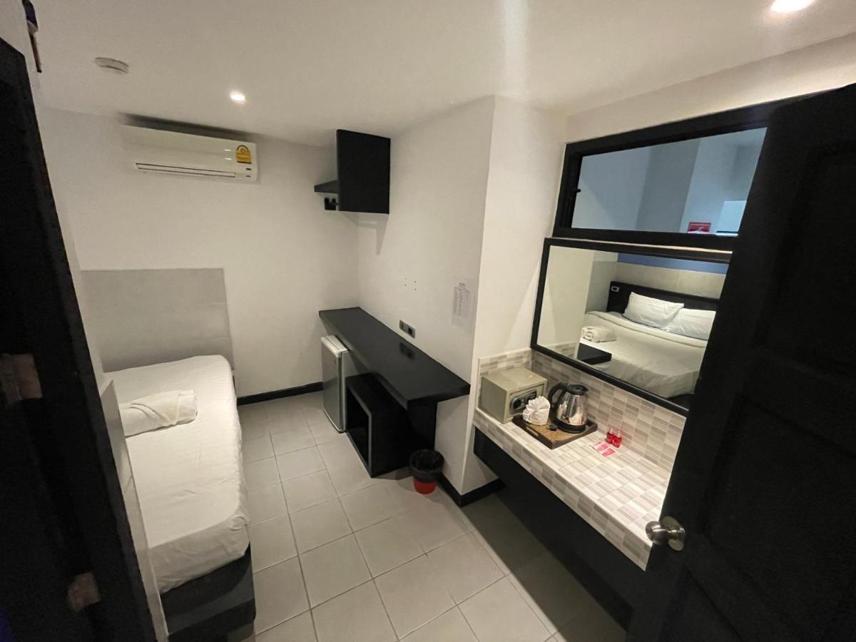 Islanda Hotel Patong Extérieur photo