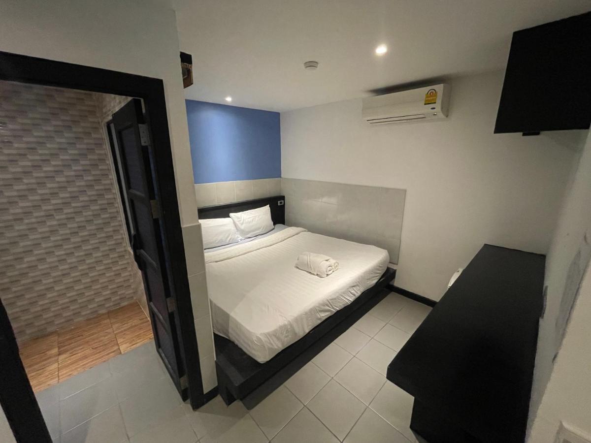 Islanda Hotel Patong Extérieur photo