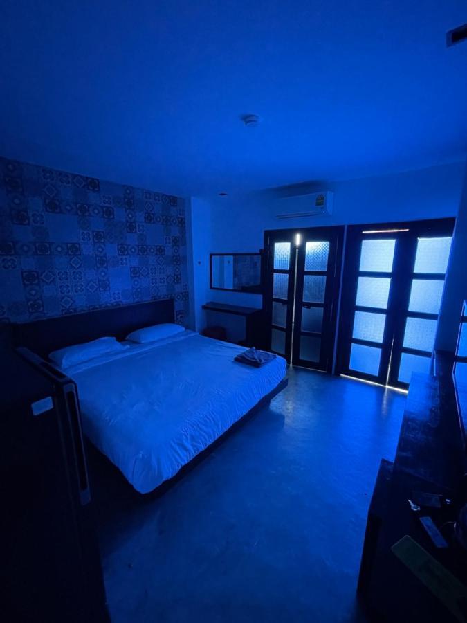 Islanda Hotel Patong Extérieur photo