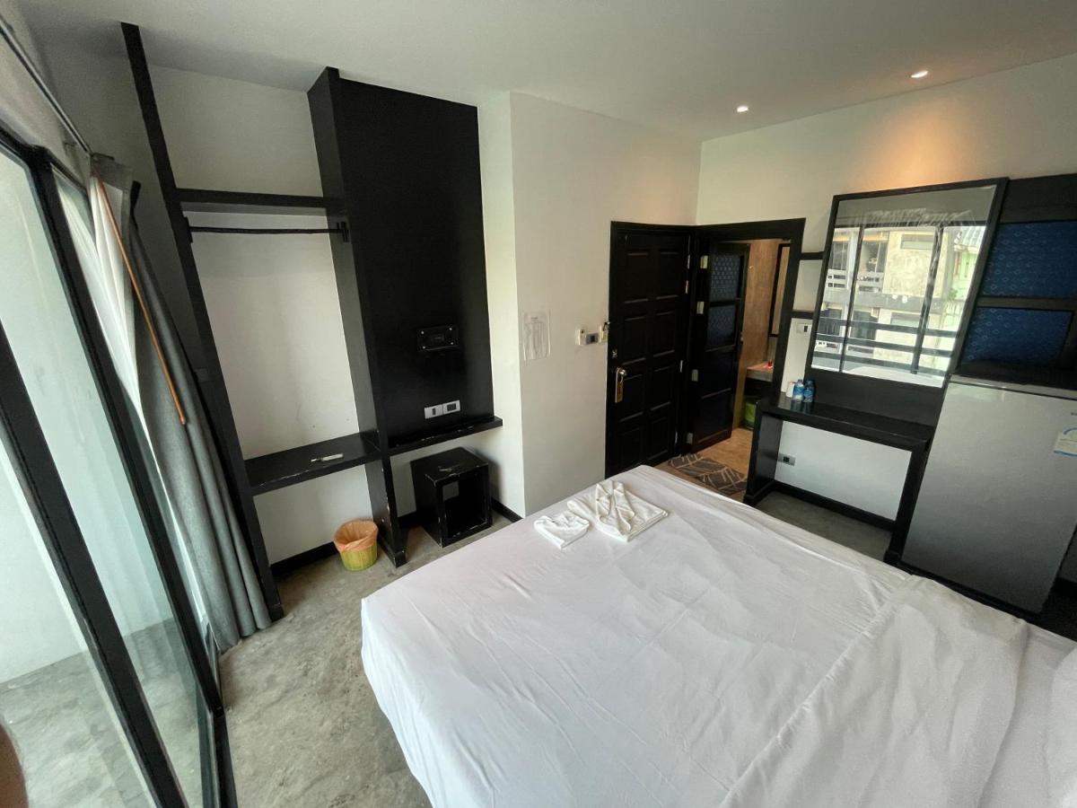 Islanda Hotel Patong Extérieur photo