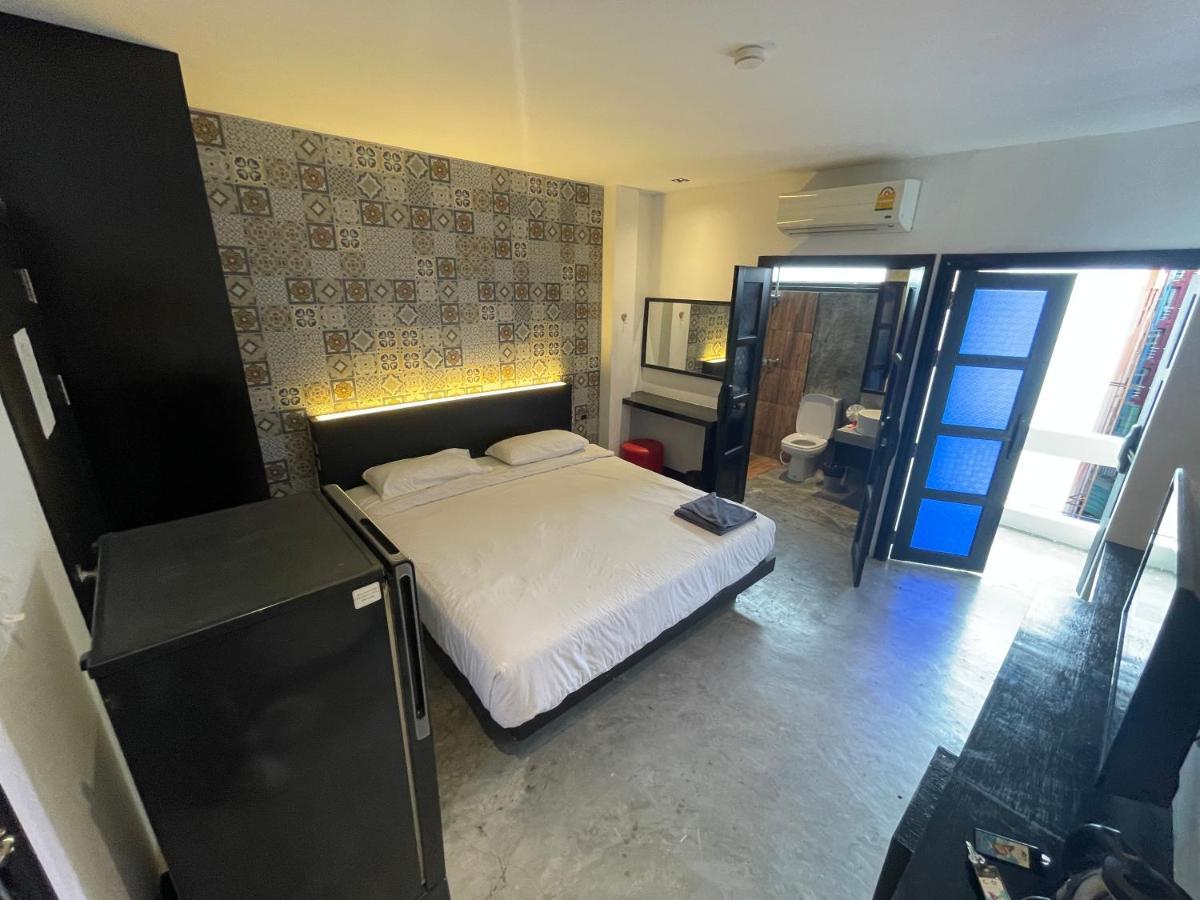 Islanda Hotel Patong Extérieur photo