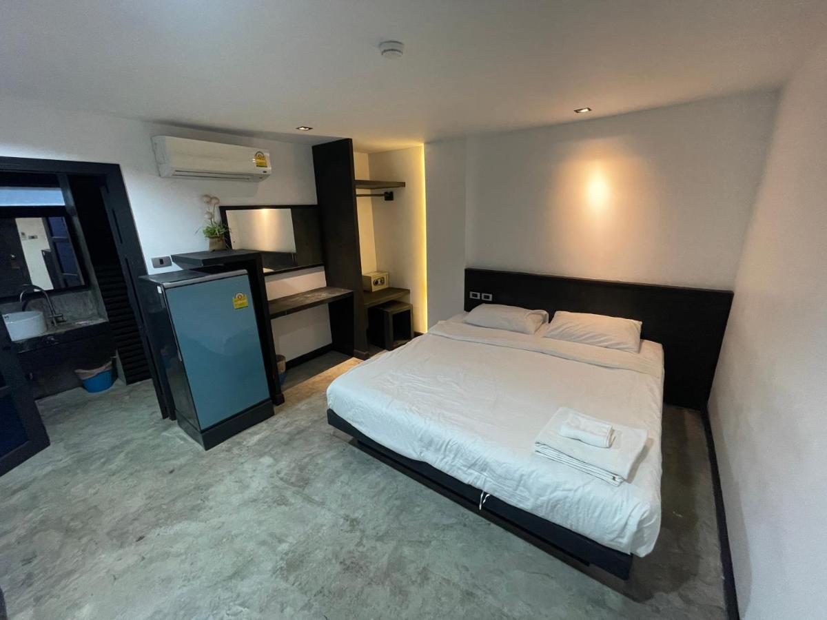 Islanda Hotel Patong Extérieur photo