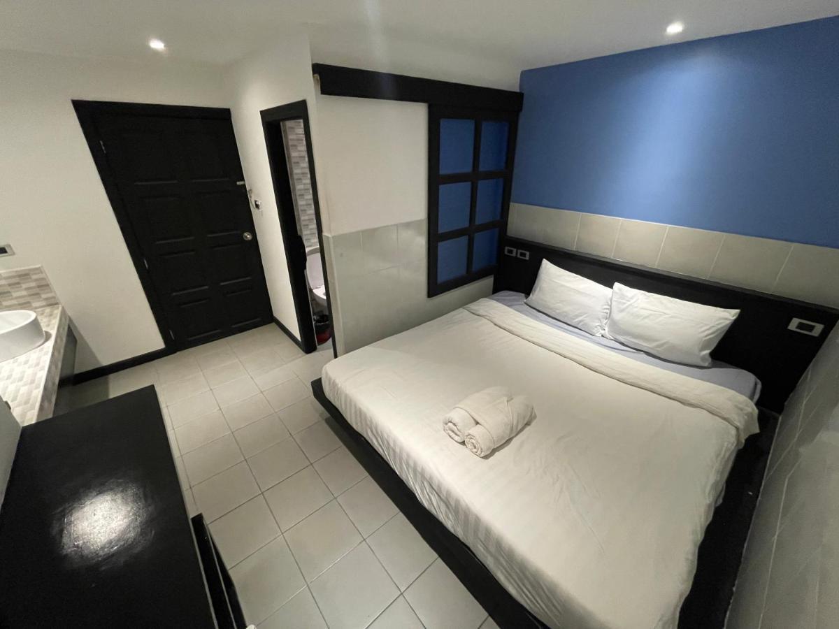 Islanda Hotel Patong Extérieur photo