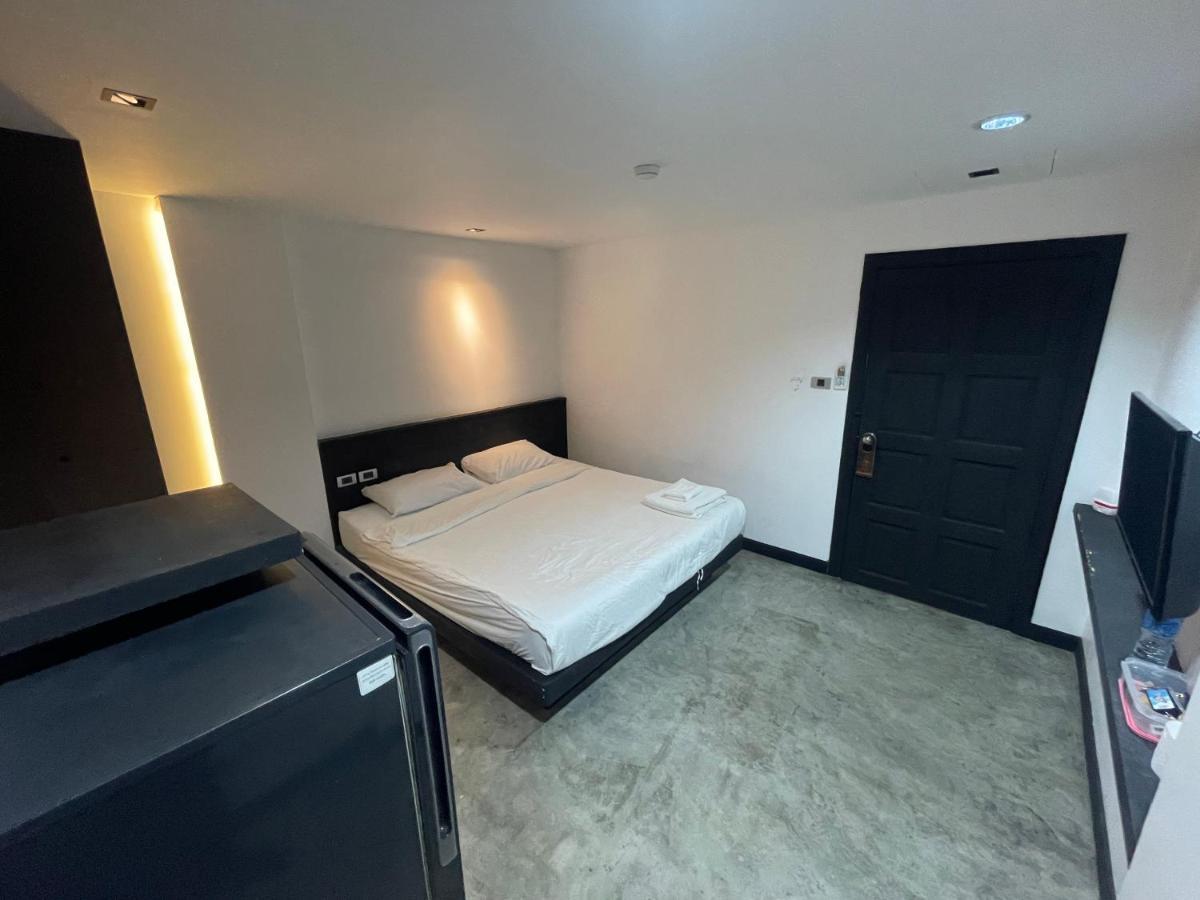 Islanda Hotel Patong Extérieur photo